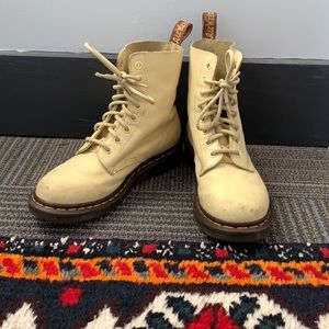 1460 Women’s Pascal Dr. Martens